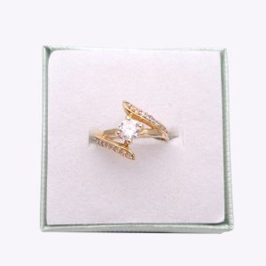 Anillo de oro 18K.